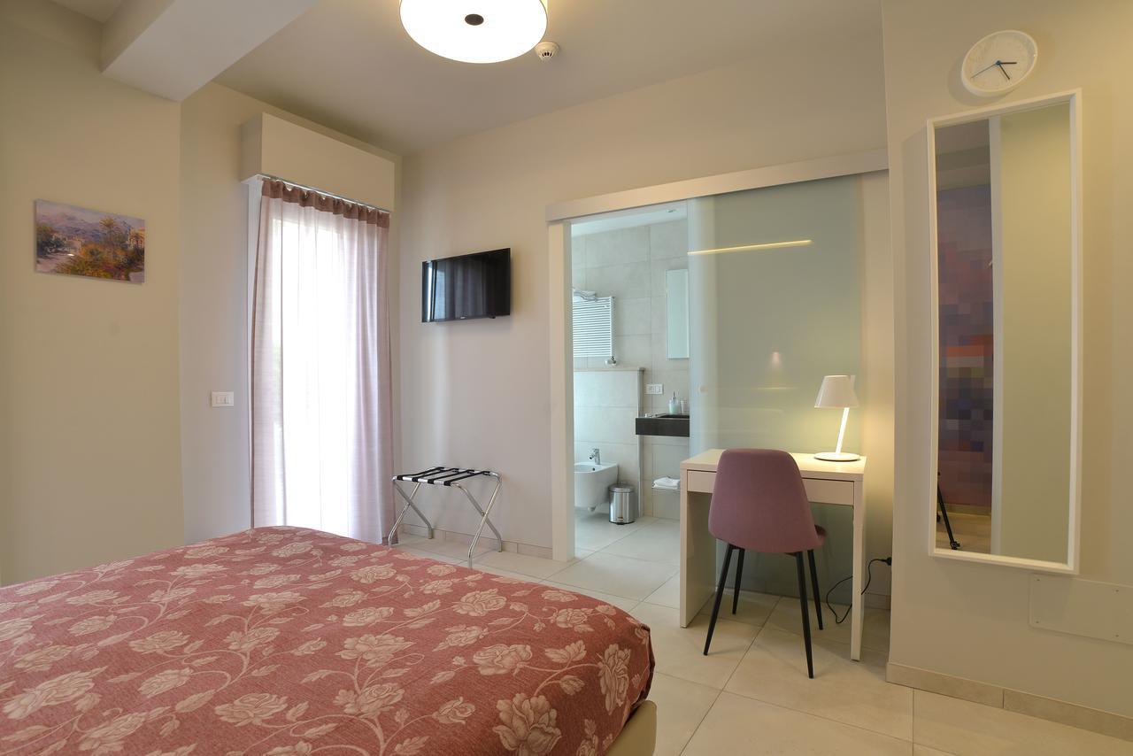 Hotel Villa Miki Bordighera Buitenkant foto