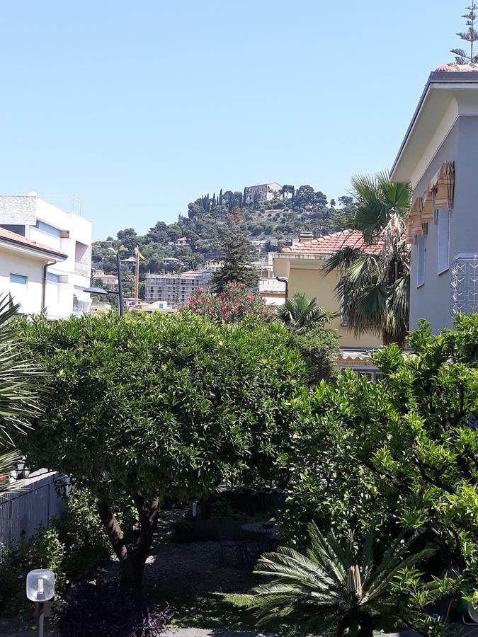 Hotel Villa Miki Bordighera Buitenkant foto